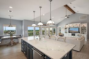 Crystal Villa 3 Bedroom Home by RedAwning