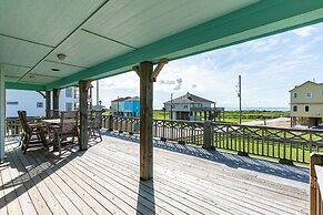 Crystal Villa 3 Bedroom Home by RedAwning