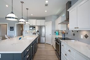 Crystal Villa 3 Bedroom Home by RedAwning