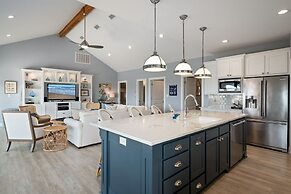 Crystal Villa 3 Bedroom Home by RedAwning