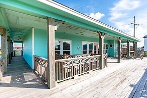 Crystal Villa 3 Bedroom Home by RedAwning