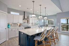 Crystal Villa 3 Bedroom Home by RedAwning