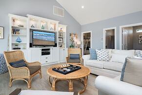 Crystal Villa 3 Bedroom Home by RedAwning