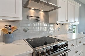 Crystal Villa 3 Bedroom Home by RedAwning