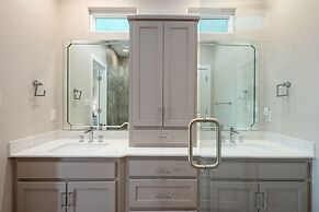 Crystal Villa 3 Bedroom Home by RedAwning