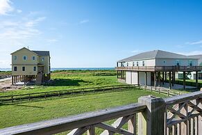 Crystal Villa 3 Bedroom Home by RedAwning