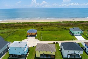 Sandpiper Cove 4 Bedroom Home by RedAwning