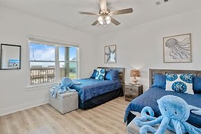 Sandpiper Cove 4 Bedroom Home by RedAwning