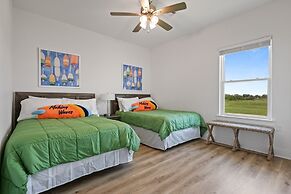 Sandpiper Cove 4 Bedroom Home by RedAwning