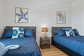 Sandpiper Cove 4 Bedroom Home by RedAwning