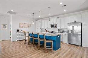 Sandpiper Cove 4 Bedroom Home by RedAwning