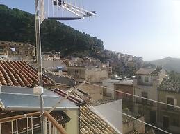 Antico Portale Host Roberto