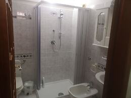 Antico Portale Host Roberto