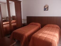 Antico Portale Host Roberto