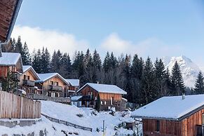 Alpendorf Dachstein West by ALPS RESORTS