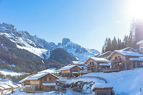 Alpendorf Dachstein West by ALPS RESORTS