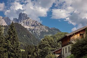 Alpendorf Dachstein West by ALPS RESORTS