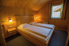 Alpendorf Dachstein West by ALPS RESORTS