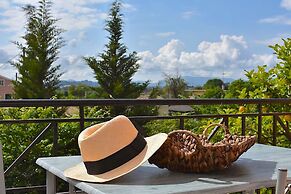 Ykies Apartment by Corfuescapes