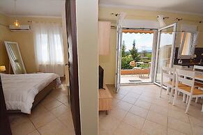 Ykies Apartment by Corfuescapes