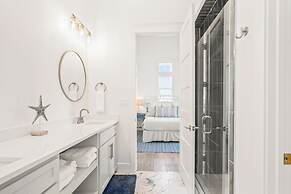 The Salty Seahorse 105 WI