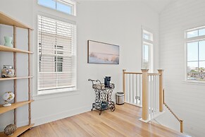 The Salty Seahorse 105 WI