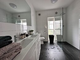 Toorak Executive & Corporate Residence