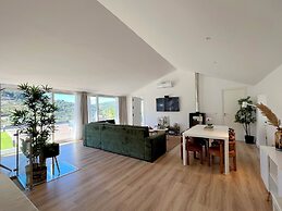 Casas Capela by O'Porto Seven