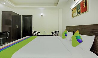 Blue Moon Residency Hotel & Restaurant