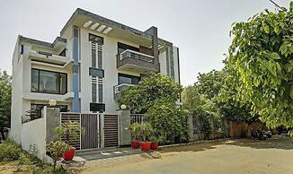 Blue Moon Residency Hotel & Restaurant