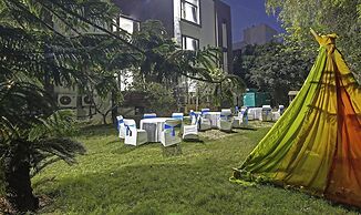 Blue Moon Residency Hotel & Restaurant