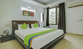 Blue Moon Residency Hotel & Restaurant