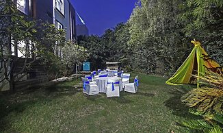 Blue Moon Residency Hotel & Restaurant