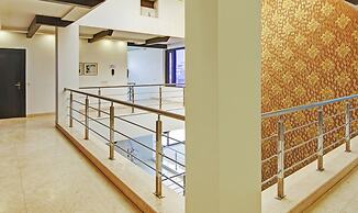 Blue Moon Residency Hotel & Restaurant