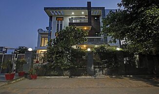 Blue Moon Residency Hotel & Restaurant