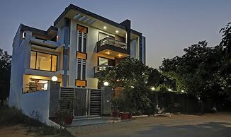 Blue Moon Residency Hotel & Restaurant