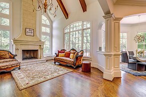 Luxe Atlanta Home ~ 12 Mi to Downtown!