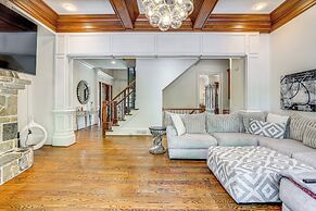 Luxe Atlanta Home ~ 12 Mi to Downtown!