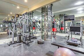 Luxe Atlanta Home ~ 12 Mi to Downtown!