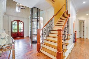 Luxe Atlanta Home ~ 12 Mi to Downtown!