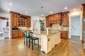 Luxe Atlanta Home ~ 12 Mi to Downtown!