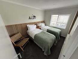 Waiake Beach Apartments