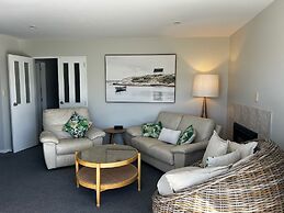 Waiake Beach Apartments