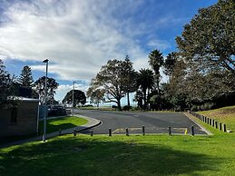 Waiake Beach Apartments