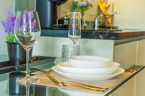 Luxury Everything Walking Distance c112