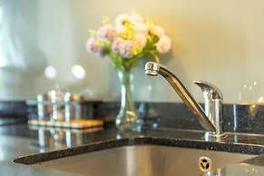 Luxury Everything Walking Distance c112