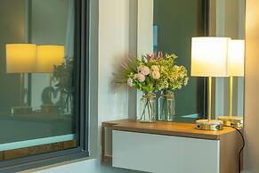 Luxury Everything Walking Distance c112