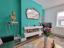 Eclectic 1BD in the Heart of Cheltenham