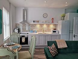 Eclectic 1BD in the Heart of Cheltenham