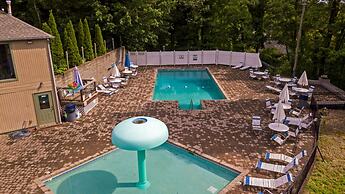 Large Modern-style Condo w Pool Gym Game Room